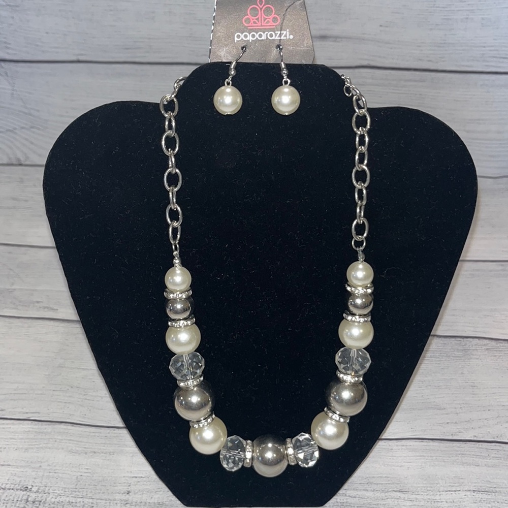 💖 Necklace and Earrings Set
